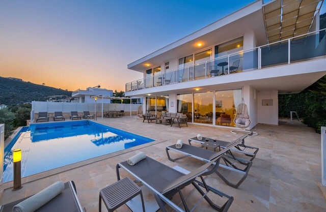Lumiere Villas 