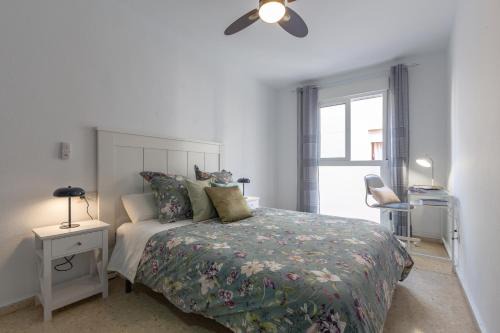 Luminoso apartamento de dos habitaciones con terraza y parking en el centro