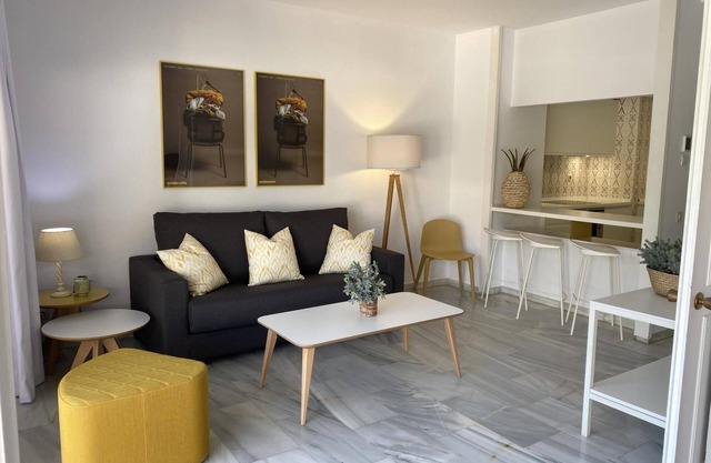 Luminoso apartamento en segunda línea playa 436