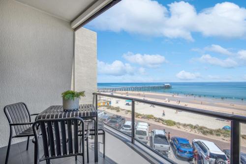 Luna's Lookout: Esplanade Henley Beach