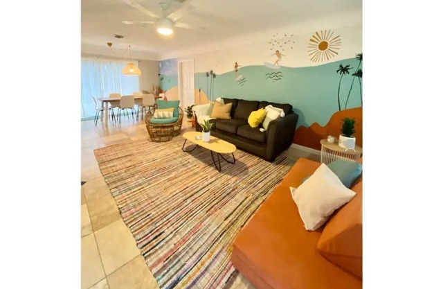 Luna Surf House - Just 12 min walk to beach!