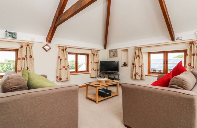 LUNDY VIEW COTTAGE, character holiday cottage in Great Torrington
