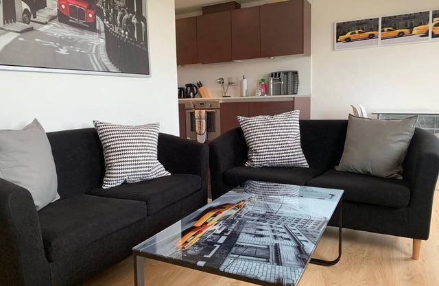 Lush Cardiff Bay Apartment with Secure Parking and Fast Wifi