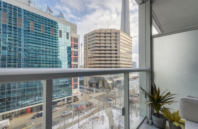 LUX 2BR 1BA Steps to CN Tower W Parking included