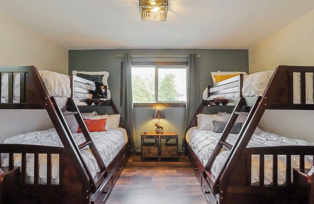 Lux 3BR Mtn Family Retreat by Sweetheart Stays