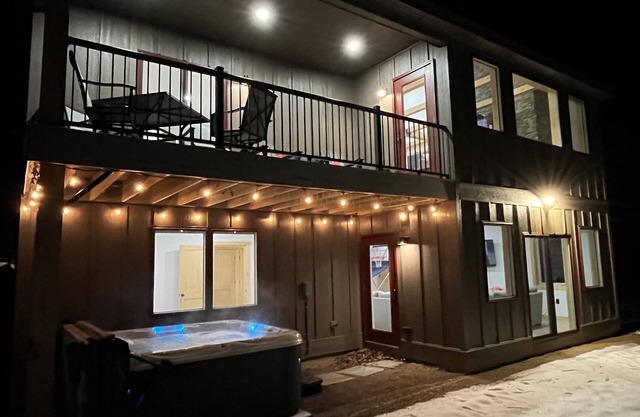 LUX - 5 Mins to StoryLand - Sleeps 12- Mountain View’s