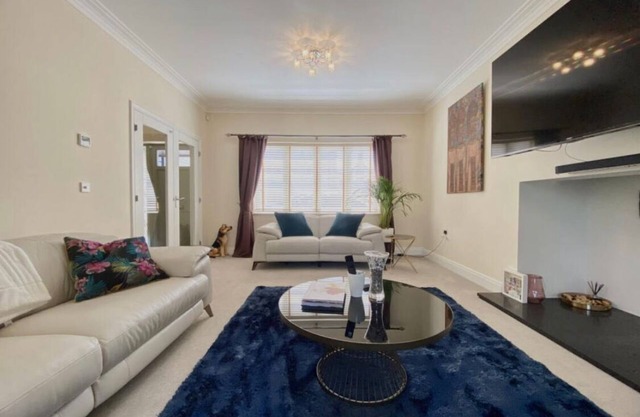 Lux 6 Bed Peterborough Serviced Accommodation | Solari Living