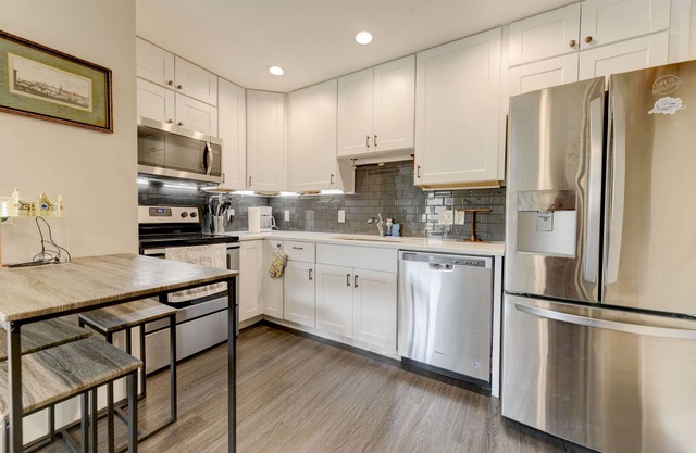 Lux Central Modern Spacious 1 bd 2 bath townhomen