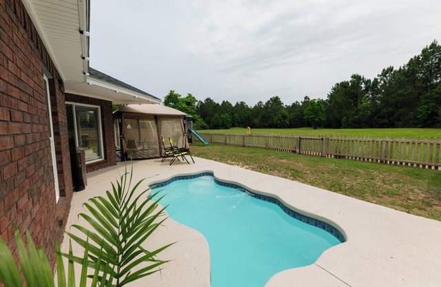 Lux Coastal Oasis Pool Hot Tub Game Room Gym Golf Family friendly