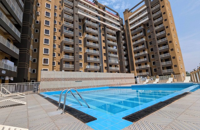 Lux condo w/Pool, Gym, rooftop, near Accacia Mall