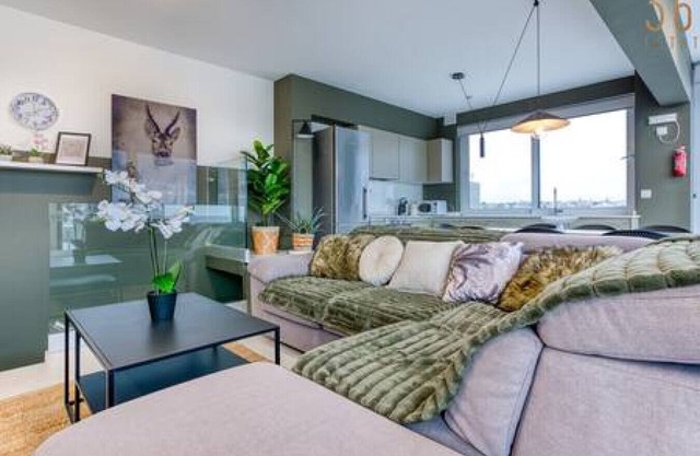 LUX Duplex Penthouse w/Expansive Rooftop Terrace