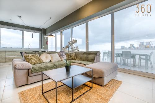 LUX Duplex Penthouse w/Expansive Rooftop Terrace by 360 Estates