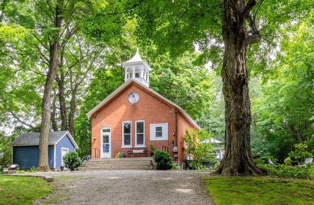 Lux Historic Schoolhouse with Hot Tub.