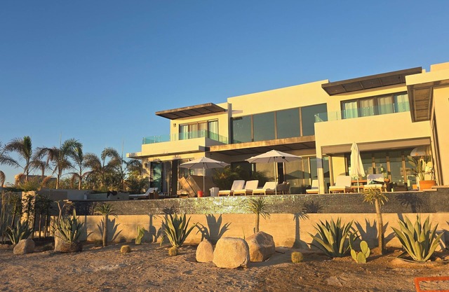 Lux Home Pickleball, Jacuzzi, Cold Plunge, Sauna, Ocean views from every BDR