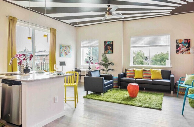 Lux House Of Champagne 2BR 2BA w/Free Parking & Wifi