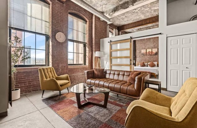 Lux Industrial 2 Bedroom 2 Full Bath Strip District & River walk Near Downtown