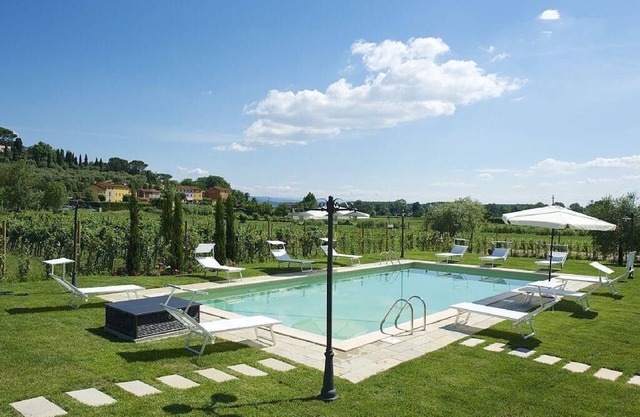 Luxury Tuscany Villa with Private Pool, 13 Sleeps. Lucca 10 km.