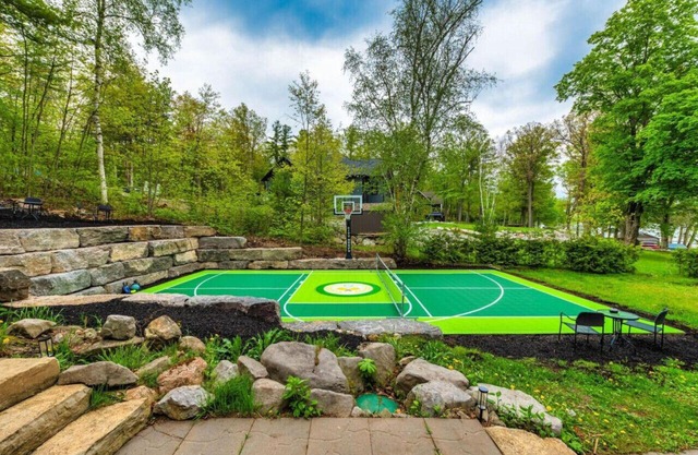 LUX Lakefront: Sleeps18+Pickleball+HotTub+Sauna+Gym+Arcade+Basketball+Volleyball