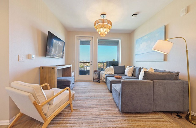 Lux North Park Gem~King Beds~Workspaces~Parking!