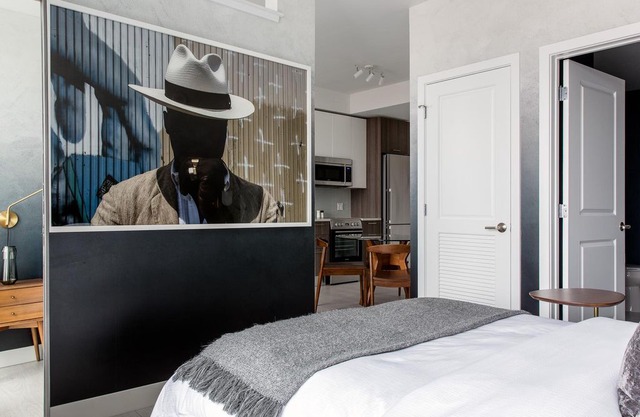 Lux Studio w/ views in City Center by Lyric