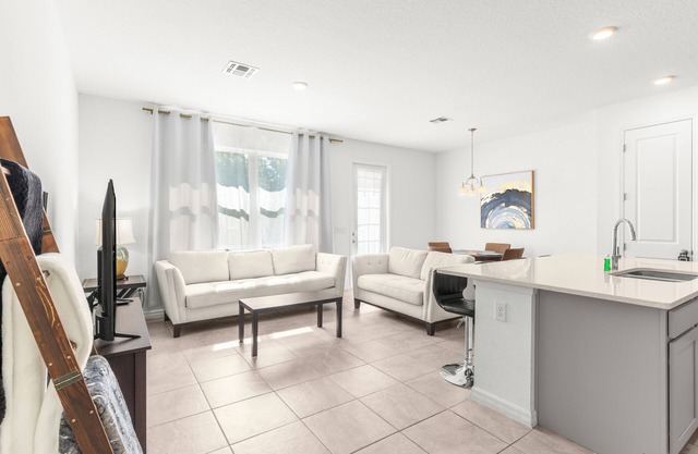 Lux Townhouse in Champions Gate - 10 miles to Disney World!