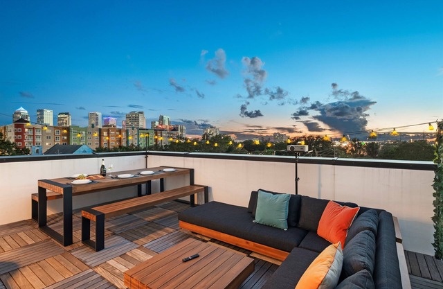 Lux Townhouse, rooftop cinema with grill & popcorn