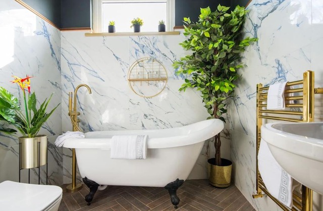 Lux Versace Pad Sleeps 10 Hot Tub, Cinema & Games Room