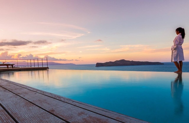 Lux Villa ★Heated infinity pool ★ 500mt to Stalos beach★6 bdr & 7 bathrooms