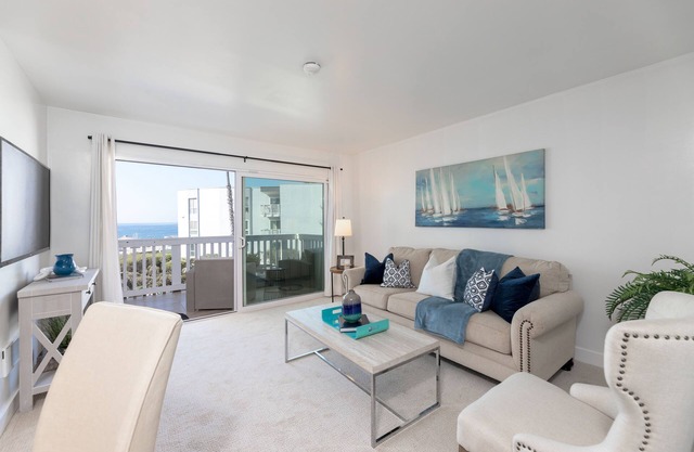 Luxe 1/1 Apartment for Rent in Redondo Beach with Stunning Ocean Views!