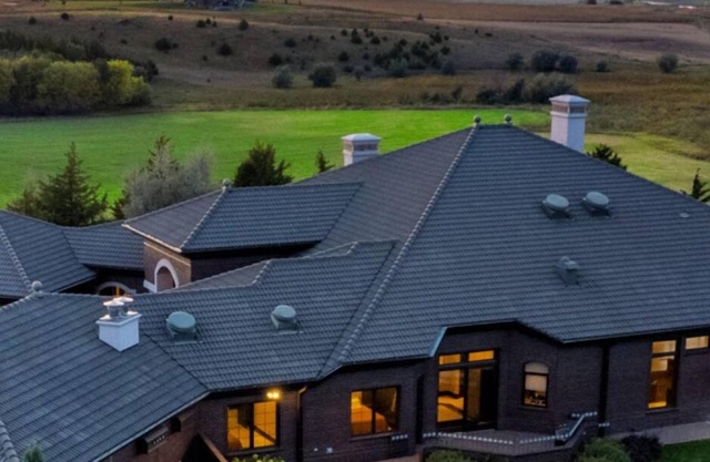 Luxe 10000sqf Estate - Event Venue/Pheasant Hunting/Sleeps 18/9 Beds/6.5 Bath