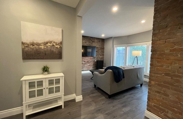 Luxe 2 bed in the Heart of it Walkerville!