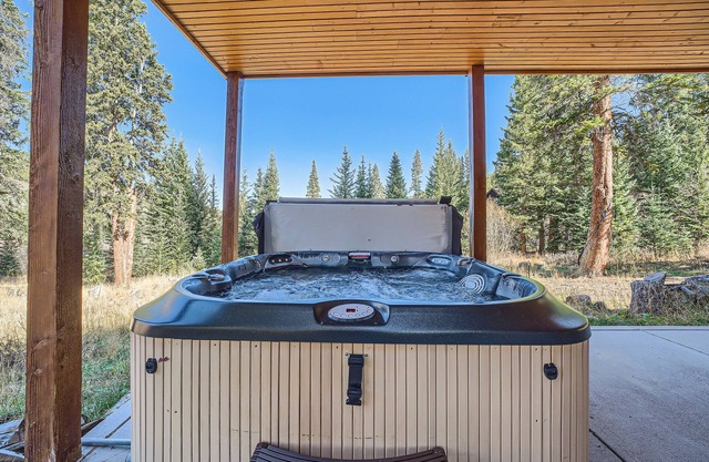 Luxe BlueRiver Home, Private Movie Theater, Billiards, Hot Tub, Heated Garage