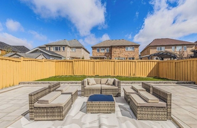 Luxe and cozy 4 bedroom house with all amenities for your stay
