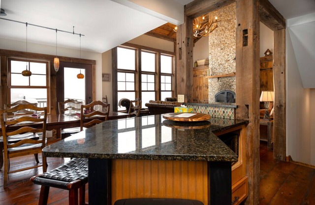 Luxe Chalet - Ski On/Off, Hot Tub, Pool, Views