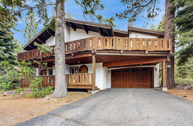 Luxe Dollar Point dream near slopes - fireplace, washer/dryer, snowbird-friendly