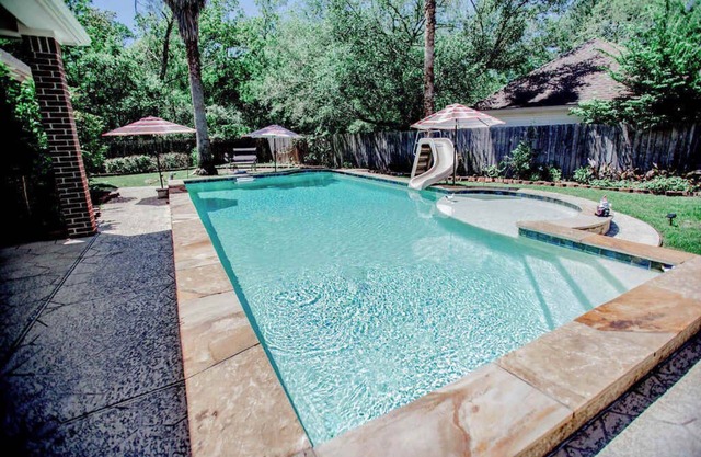 Luxe Executive Home 4BR 3.5 BA w/Sparkling Pool, Outdoor Entertainment Area, Sp