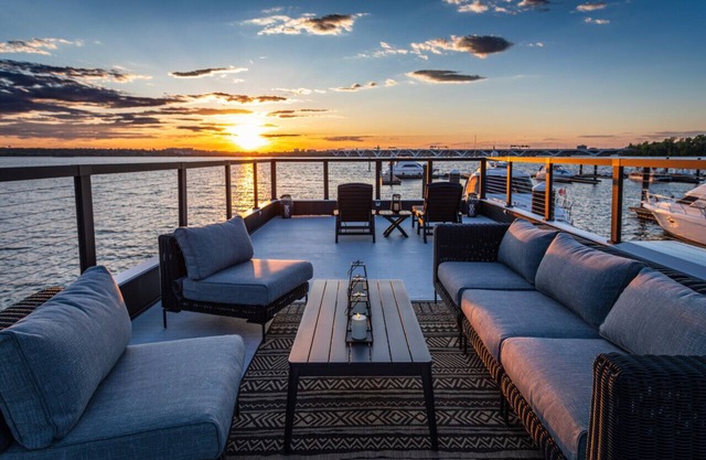 Luxe Houseboat: Majestic Sunsets with 360 Views