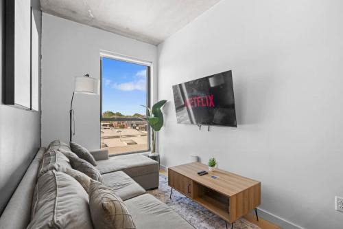 Luxe King 2BR Suite in South End Charlotte
