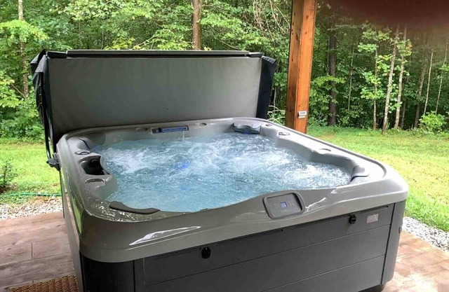 Luxe Lake Barndo w/2 King Suites! Hot Tub, Fire Pit, 1/8 mile to boat ramp!