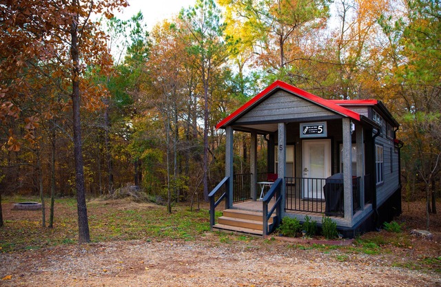 Luxe Lake house - 1 Bed/2 Bed Loft