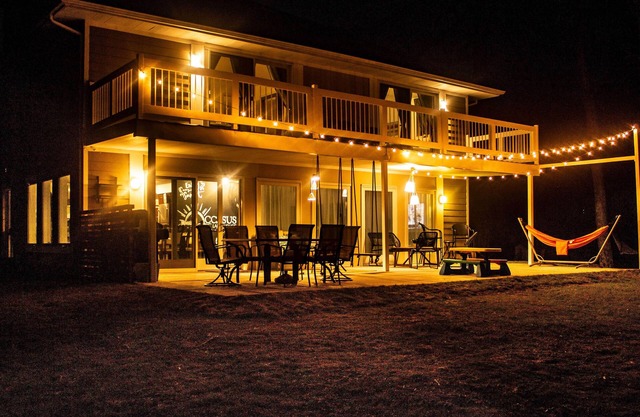 Luxe Lakefront Family Cottage: Private Beach, Dock