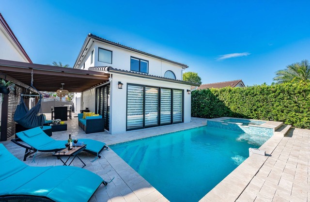 Luxe Miami Home - Pool - 4bd - 8 guest
