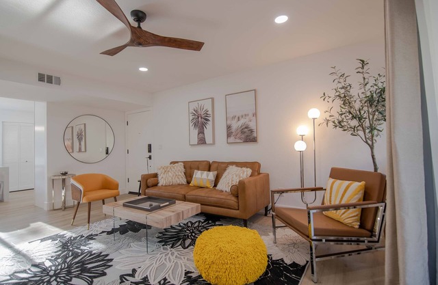 Luxe Mid Century Modern 2/BED *HIGHLY UPGRADED*