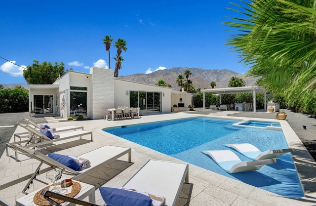 Luxe Palm Springs Oasis w/Pool + Mountain Views