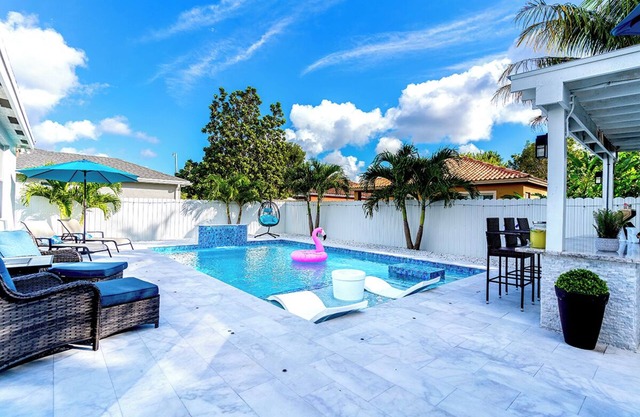 Luxe Patio/Heated Pool/Outdoor Kitchen/Games Room/Everglades/Keys