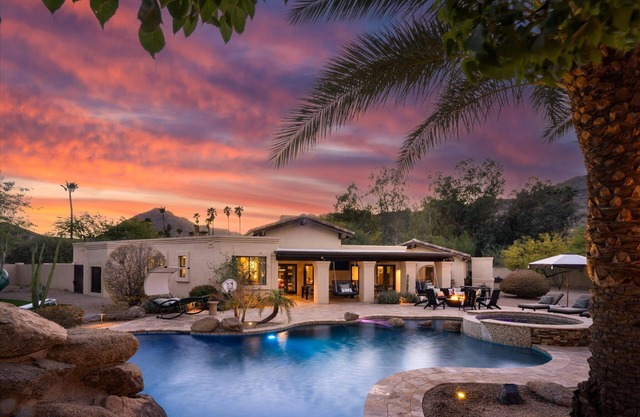 Luxe PV Retreat - Pickleball - Heated Pool - Sauna