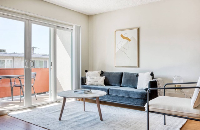 Luxe Sherman Oaks 1BR w/Pool & Courtyard, near TJ + WF, by Blueground