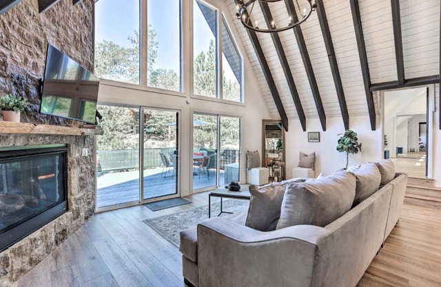 Luxe Timberland Villa with Lake Arrowhead Access!