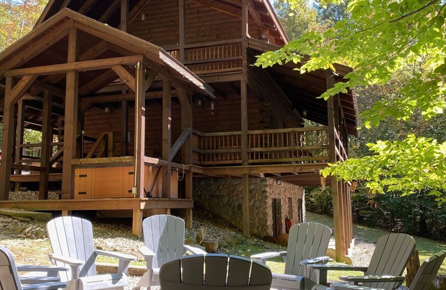 LUXE TWO | ANTLER'S GROVE *HOCKING HILLS* CLOSE TO EVERYTHING! HOT TUB, FIREPLACE,GAME ROOM,FIRE PIT