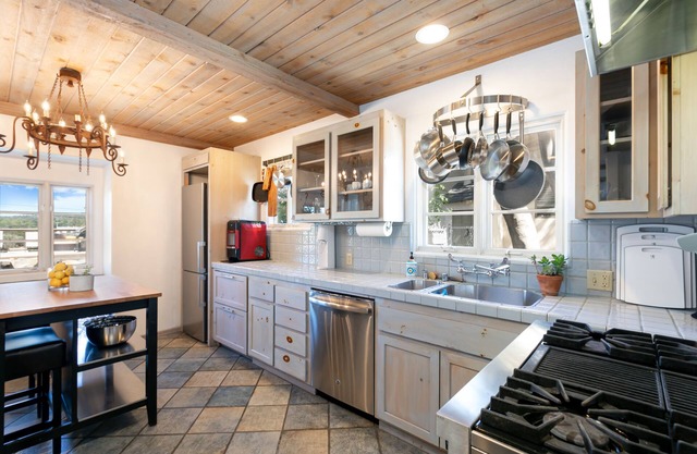 Luxe villa with private pool, hot tub, fireplace & amazing views - dog-friendly